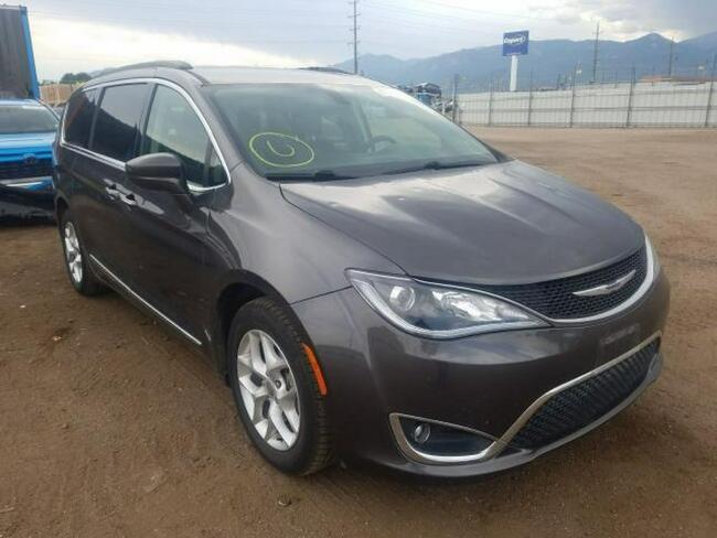 Chrysler Pacifica 2017, 3.6L, Touring, po gradobiciu Warszawa - zdjęcie 2