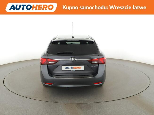 Toyota Avensis automat navi kamera hak grzane fotele Warszawa - zdjęcie 6