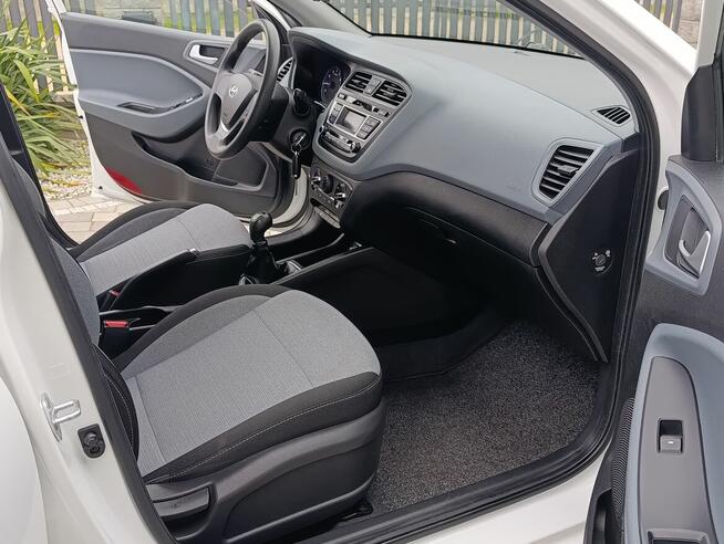 Hyundai i20 benzyna mały przebieg Konarzyce - zdjęcie 3