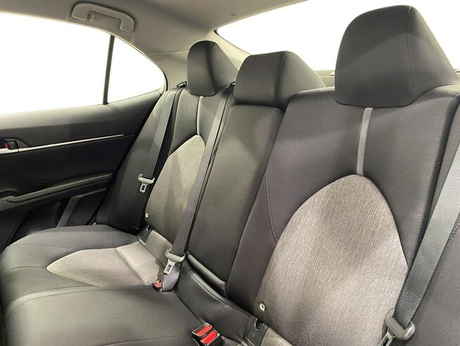 Toyota Camry 2.5 Hybrid Comfort CVT Sedan Warszawa - zdjęcie 12