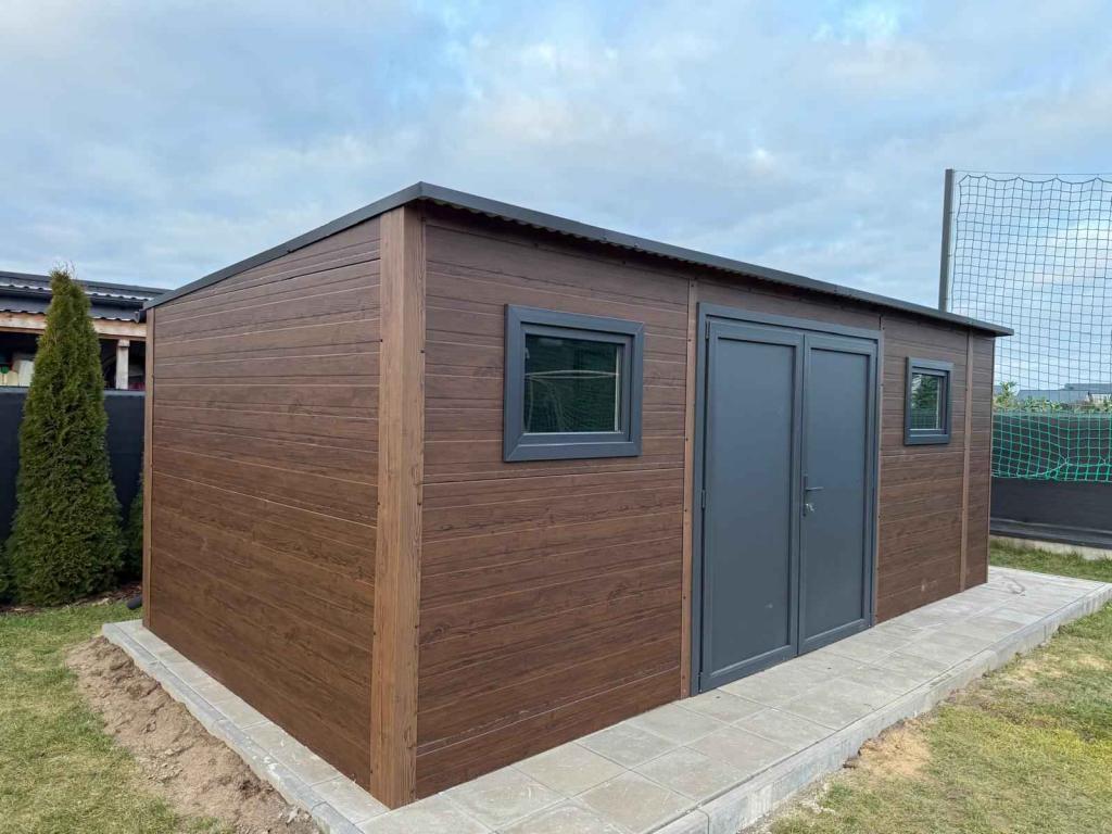 Garaż z płyty warstwowej 5,5 x 3 + wiata 0,5x 3 Skrzydlna - zdjęcie 2