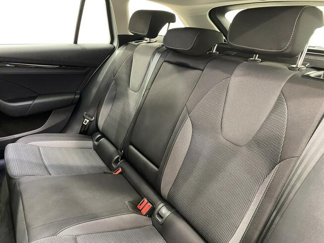 Skoda Octavia 2.0 TDI Ambition Kombi Warszawa - zdjęcie 12