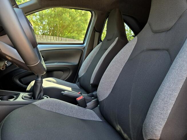 Toyota Aygo X 1.0 Benz. 72KM 2024r LED, Radar, Kamer, Niski Przebieg Tychy - zdjęcie 10