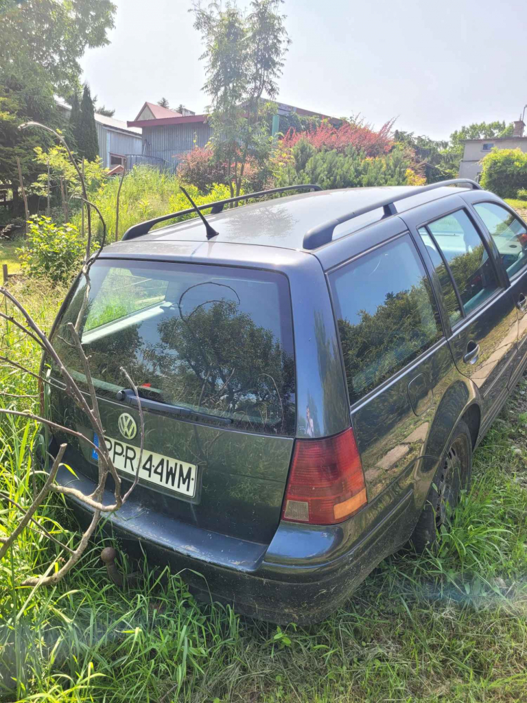 Syndyk sprzeda samochód osobowy marki: Volkswagen Bora z 2001 roku Śródmieście - zdjęcie 6