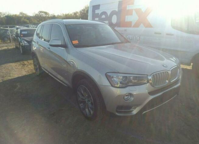 BMW X3 2017, 2.0L, 4x4, porysowany lakier Warszawa - zdjęcie 2