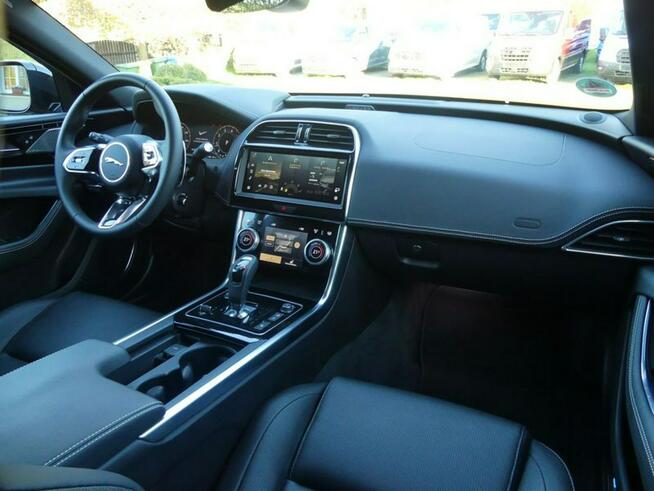 Jaguar XE P300 AWD 300R Sport MAXTON DESIGN Matrix-LED Head-up-Display Dąbrówka Wielka - zdjęcie 4
