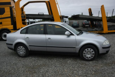 Volkswagen Passat 1.9TDI Klima Sedan 2003 rok Lift Tarnogród - zdjęcie 4