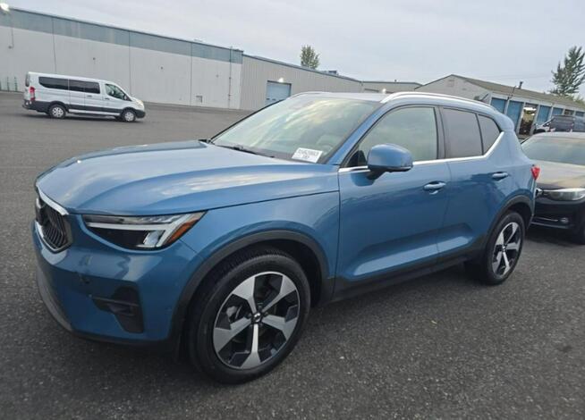 Volvo XC 40 Bogata wersja wyposażenia / AWD / B5/ niski przebieg Chwaszczyno - zdjęcie 3