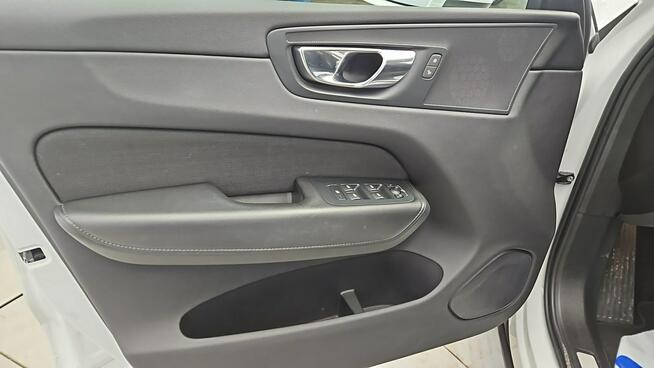 Volvo XC 60 AWD Momentum Pro aut ! Z Polskiego Salonu ! Faktura VAT ! Warszawa - zdjęcie 10