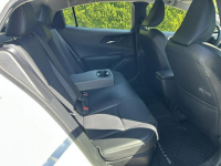 Toyota Prius 2.0 Hybrid AWD biała perła Tarnów - zdjęcie 8