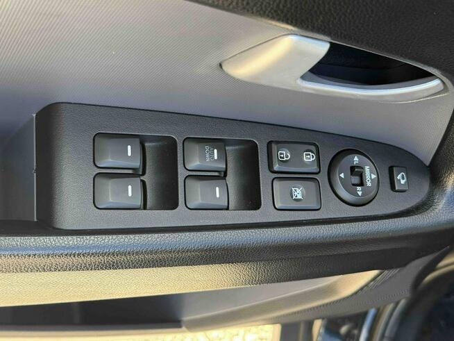 Kia Sportage 2.0 164kM XL! Grzane fotele ! Kamera ! Pęcice - zdjęcie 11