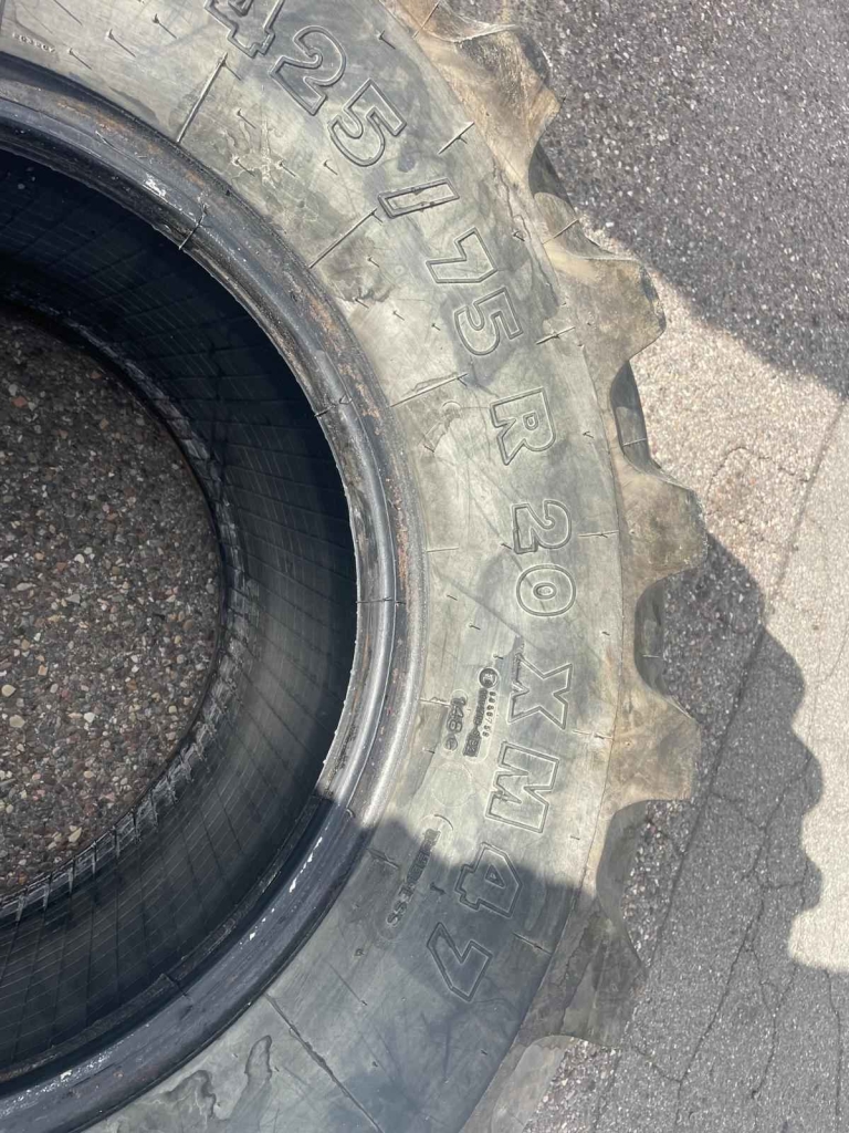 Opony MICHELIN 425/75/20 r xm   nie naprawiane 4 sztuki polecam Katowice - zdjęcie 3