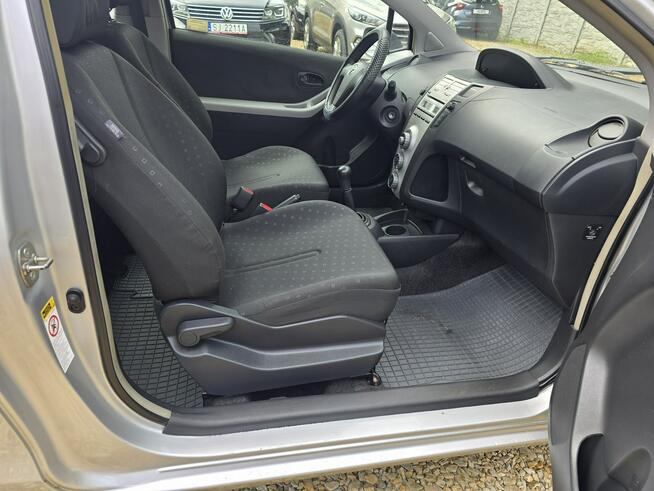 Toyota Yaris 1.3 88koni.Krajowy.Doinwestowany wsiadać i jeździć! Sosnowiec - zdjęcie 9