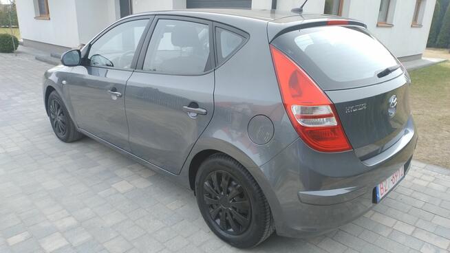 Hyundai i30 benzyna mały przebieg Konarzyce - zdjęcie 1