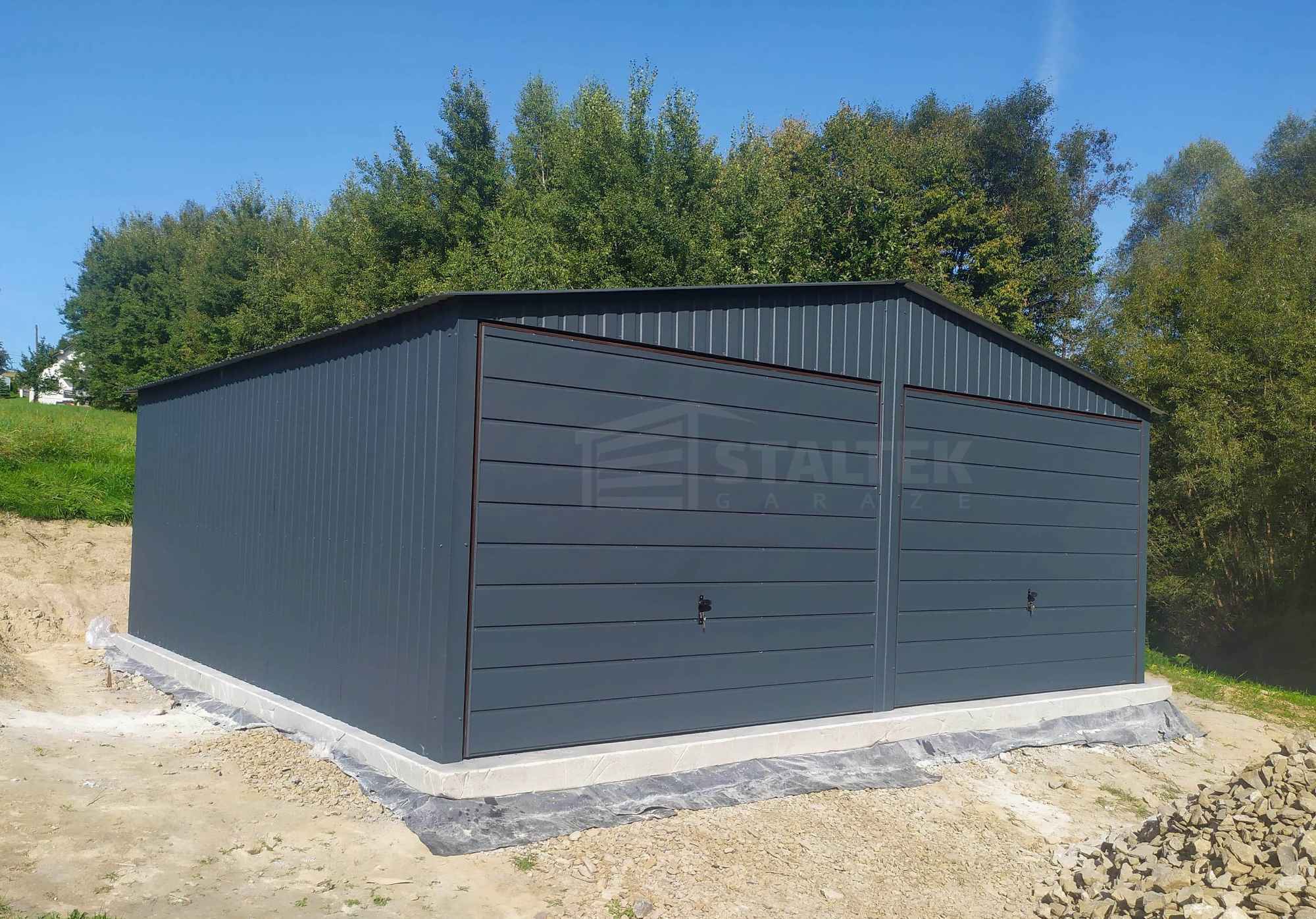 Garaż blaszany 6x5,8 2x Brama uchylna Antracyt Dach dwuspadowy ST116 Czersk - zdjęcie 4