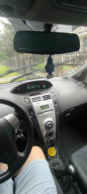 Toyota Yaris srebrny, 4/5 drzwi, hatchback Kmiecin - zdjęcie 4
