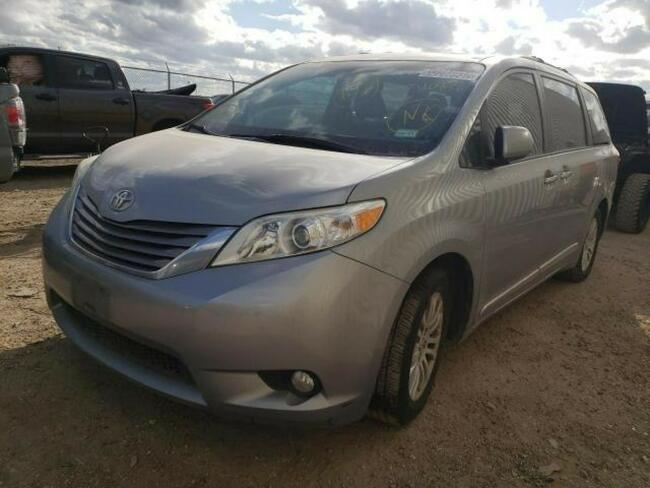 Toyota Sienna 2016, 3.5L, XLE, od ubezpieczalni Warszawa - zdjęcie 2