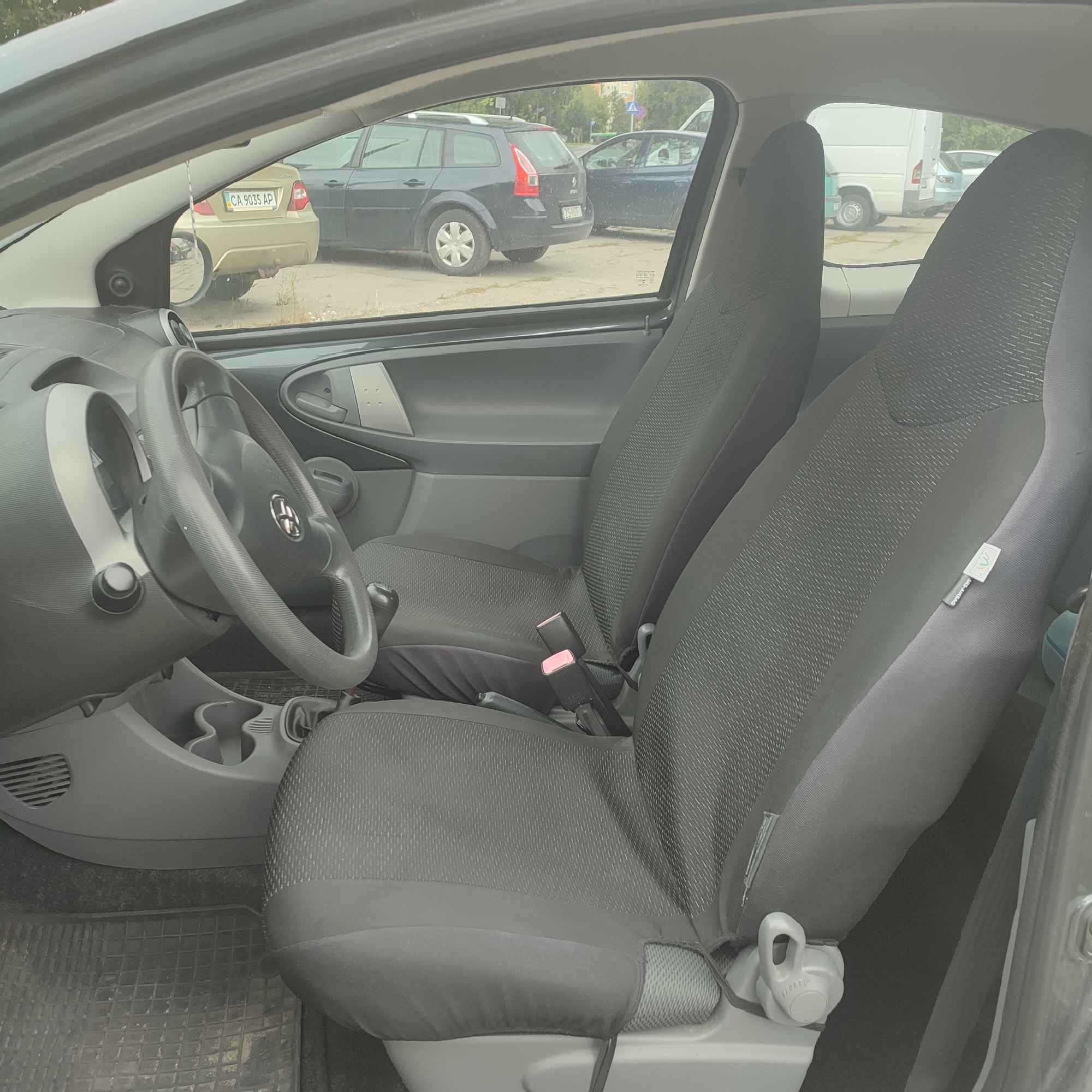 Syndyk sprzeda samochód osobowy Toyota Aygo Jeżyce - zdjęcie 4