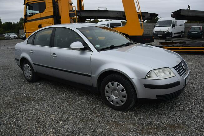 Volkswagen Passat 1.9TDI Klima Sedan 2003 rok Lift Majdan Sieniawski - zdjęcie 3