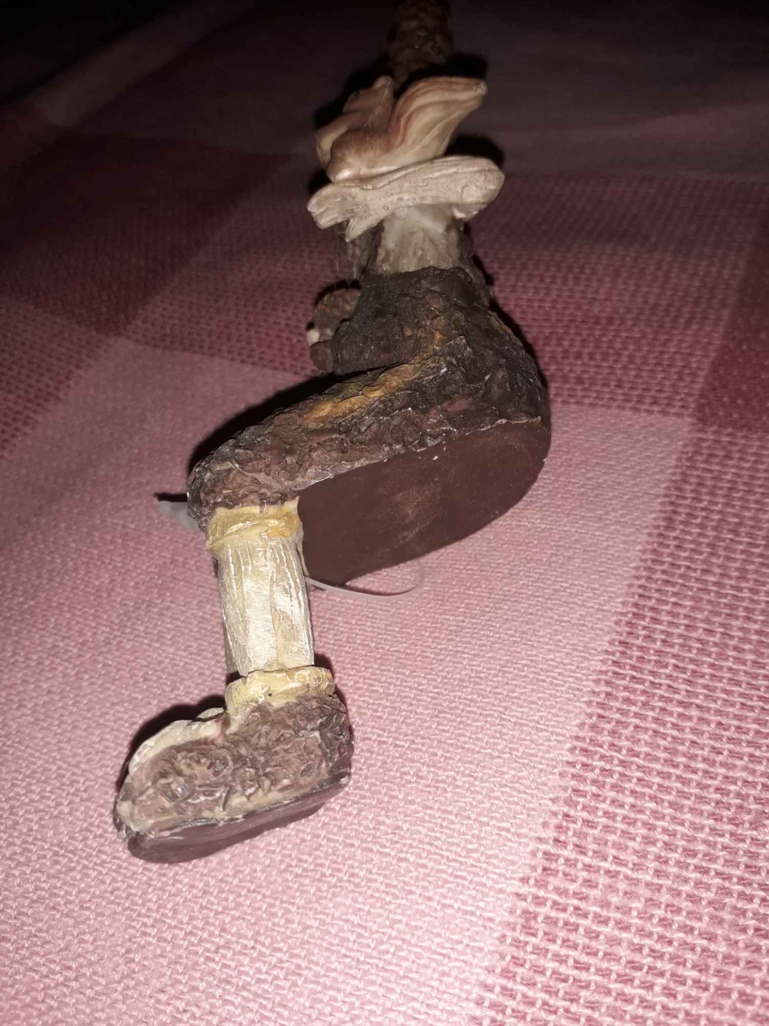 Ludzik z brodą w pozycji siedzącej Bielany - zdjęcie 3