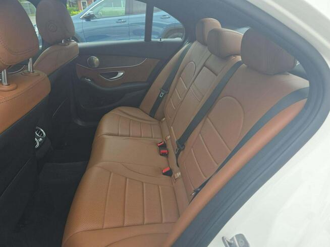 Mercedes C 300 4Matic / pakiet AMG / niski przebieg Cieszyn - zdjęcie 8