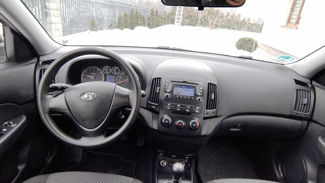Hyundai i30 benzyna klima grzane fotele niski przebieg Konarzyce - zdjęcie 5