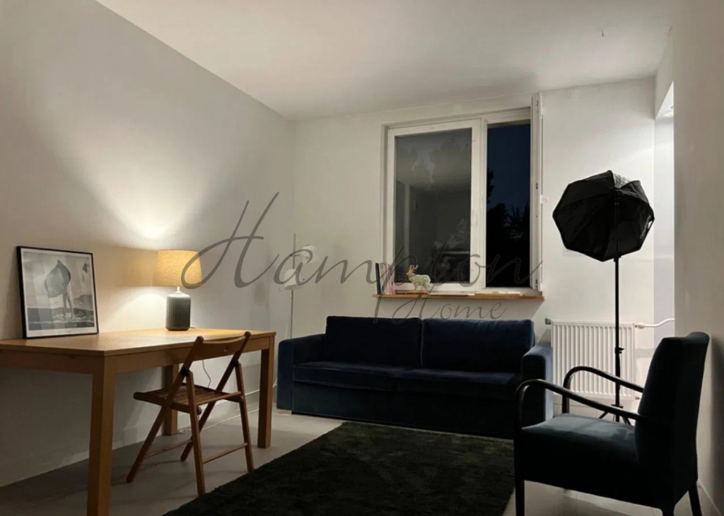 Gotowe do wejścia| Cicha spokojna uliczka Wola - zdjęcie 1