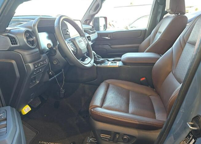 Toyota Land Cruiser Bogata wersja wyposażenia / AWD / niski przebieg Tarnów - zdjęcie 7