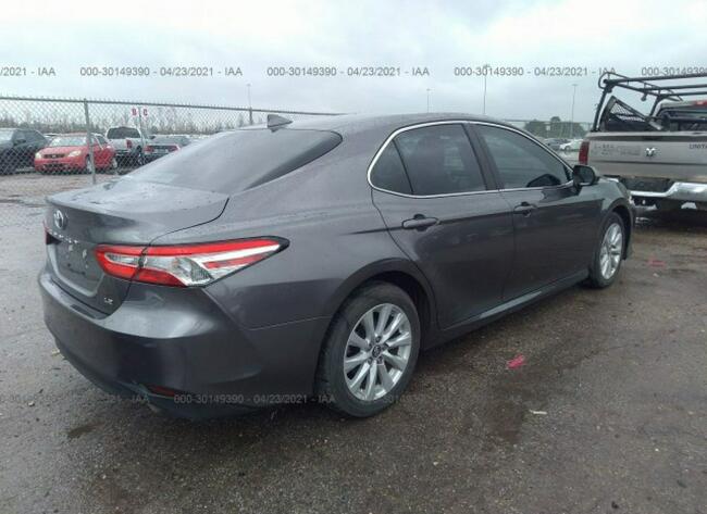 Toyota Camry 2019, 2.5L, po gradobiciu Warszawa - zdjęcie 4