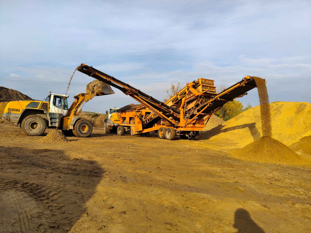 Piaski/ Kruszywa/ Żwiry / Usługi transportowe Bytom - zdjęcie 1