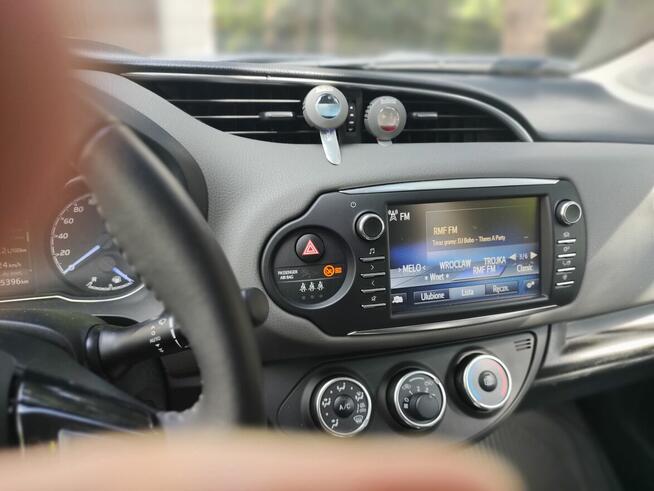 Sprzedam Toyota YARIS 5H/B 1,5_VVT-IE 6M/T Premium Fabryczna - zdjęcie 3