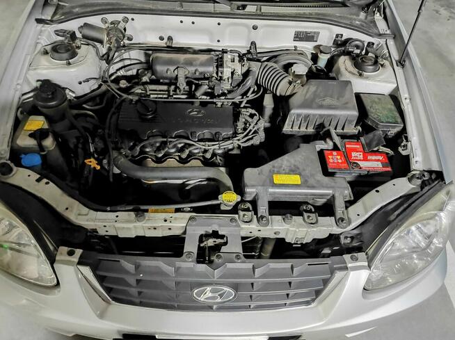 Hyundai Accent II 1.3 GLS 88KM 2005 Białystok - zdjęcie 11