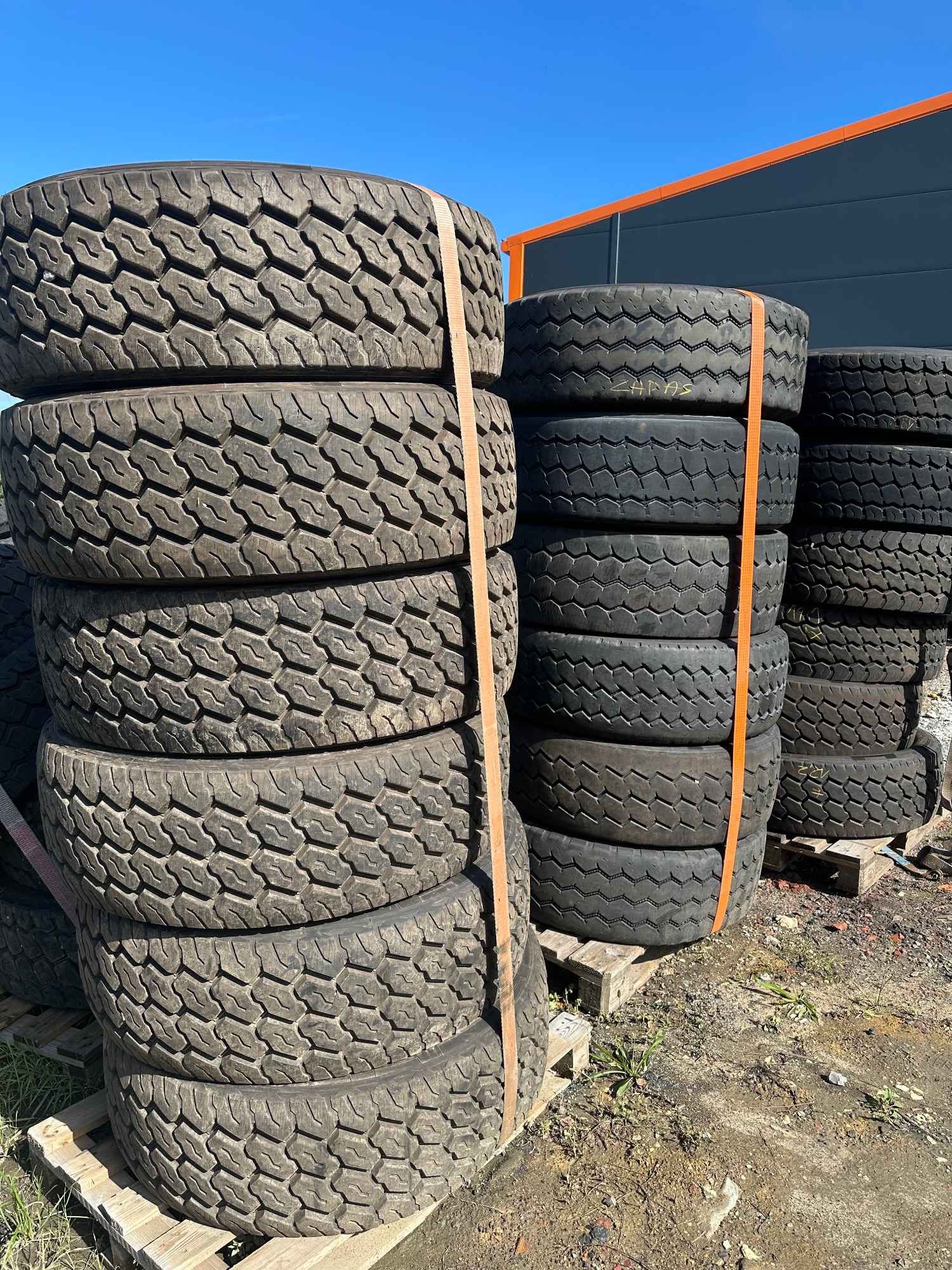 Używane opony ciężarowe 385/65R22.5 Bytom - zdjęcie 1
