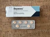 Vermox, Wermoks zawiera Mebendazol 100 mg.