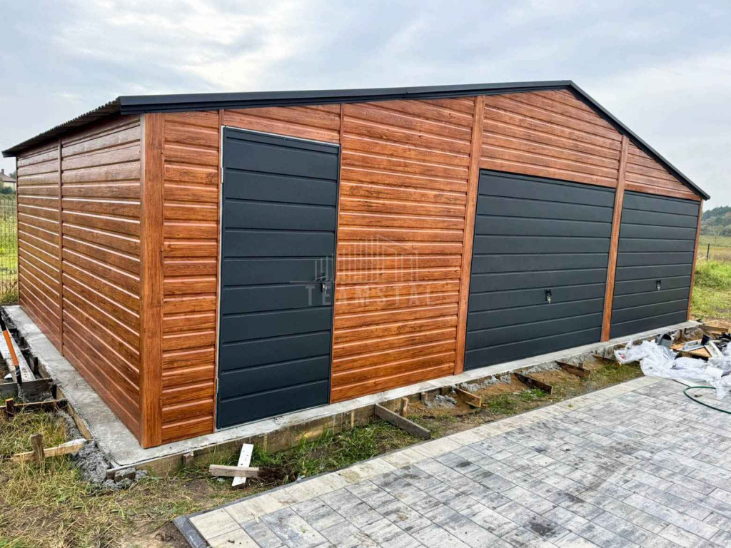 Garaż blaszany 9x6m 2 x brama uchylna drzwi drewnopodobny dach TS1196 Braniewo - zdjęcie 3