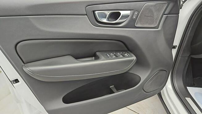 Volvo XC 60 B4 D AWD Core aut ! Z Polskiego Salonu ! Faktura Vat ! Warszawa - zdjęcie 10