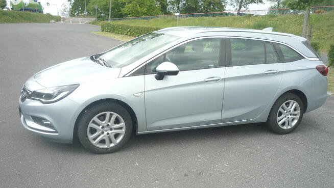 Opel Astra SPORTS TOURNER 1,6 CDTI - Automat Środa Wielkopolska - zdjęcie 2