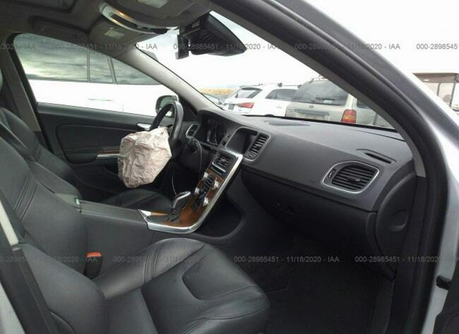 Volvo S60 2016, 2.0L, lekko uszkodzony przód Słubice - zdjęcie 6