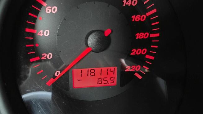 Sprzedam Seat Ibiza III 1,4 16V 75KM 3-d z polskiego salonu Skierniewice - zdjęcie 9