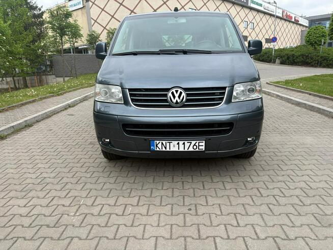 Volkswagen Multivan 7 osób Stan bdb stolik fotele kapitańskie hak Kraków - zdjęcie 2