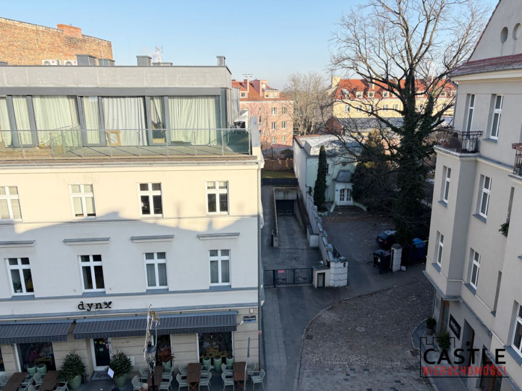 Jasna kawalerka z balkonami na klimatycznej Śródce Poznań - zdjęcie 3