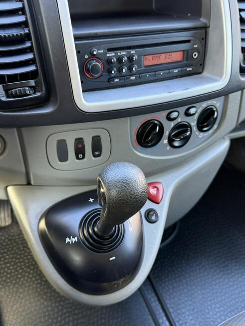 Opel Vivaro 2,0 115  osobowy  klima. Długi long Łodygowice - zdjęcie 9