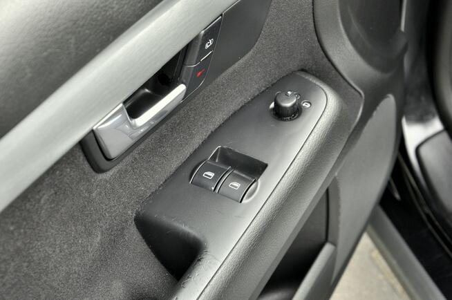 Audi A4 AVANT 2.0i(131KM)Klimatronik*Navi*Relingi*Alufelgi*Kamera* Węgrów - zdjęcie 9