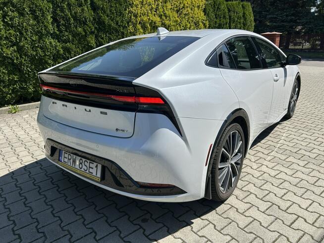 Toyota Prius 2.0 Hybrid AWD biała perła Tarnów - zdjęcie 4