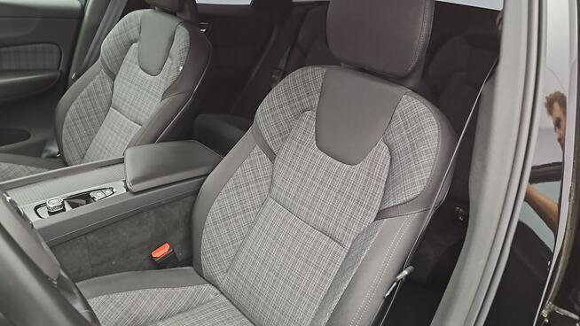Volvo XC 60 B4 B Core aut ! Z Polskiego Salonu ! Faktura Vat ! Warszawa - zdjęcie 11