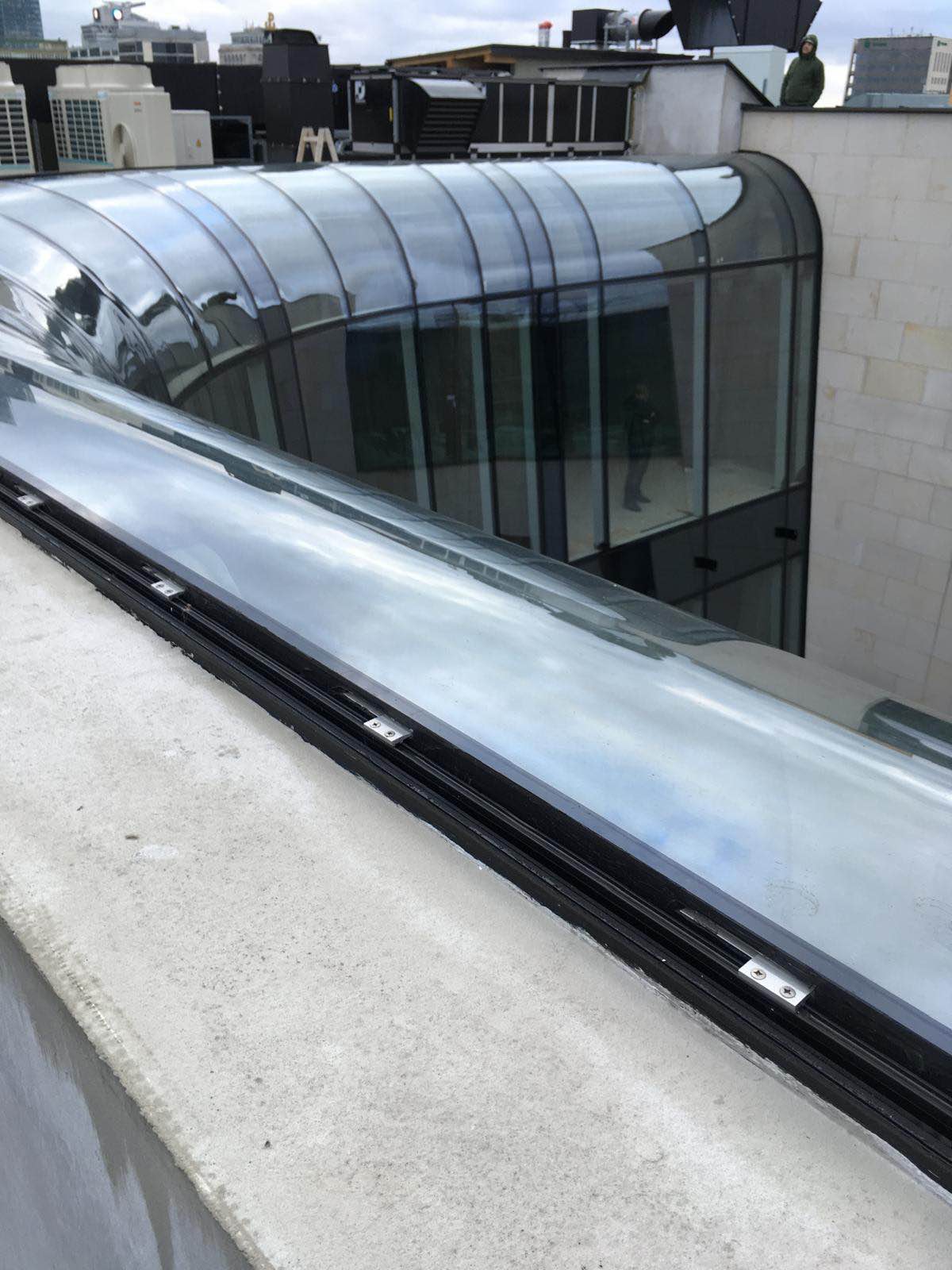 Ścianki szklane z folią inteligentną na pilota - Dostawa oraz montaż Nowe Miasto - zdjęcie 2