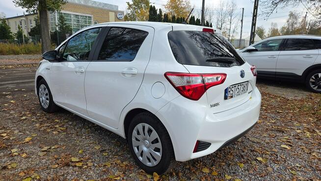 Toyota Yaris 1.5 HSD 100KM Salon PL Bezwypadkowy Serwis Otwock Mały - zdjęcie 7