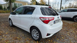 Toyota Yaris 1.5 HSD 100KM Salon PL Bezwypadkowy Serwis Otwock Mały - zdjęcie 7