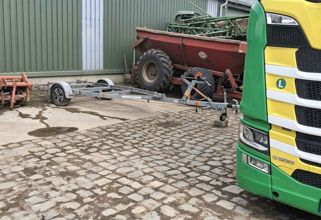 Syndyk sprzeda przyczepę podłodziową Freewheel Swarzędz - zdjęcie 1