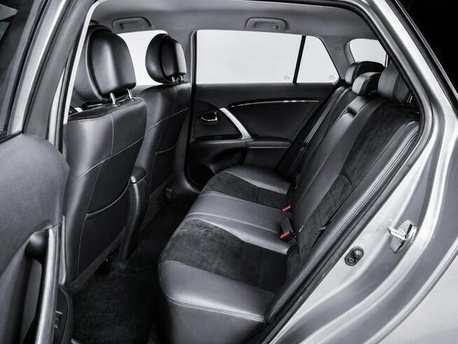 Toyota Avensis Sadlno - zdjęcie 10
